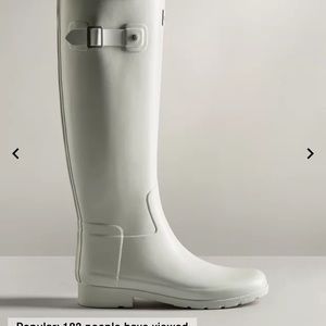 Women’s refined slim fit rain boots
